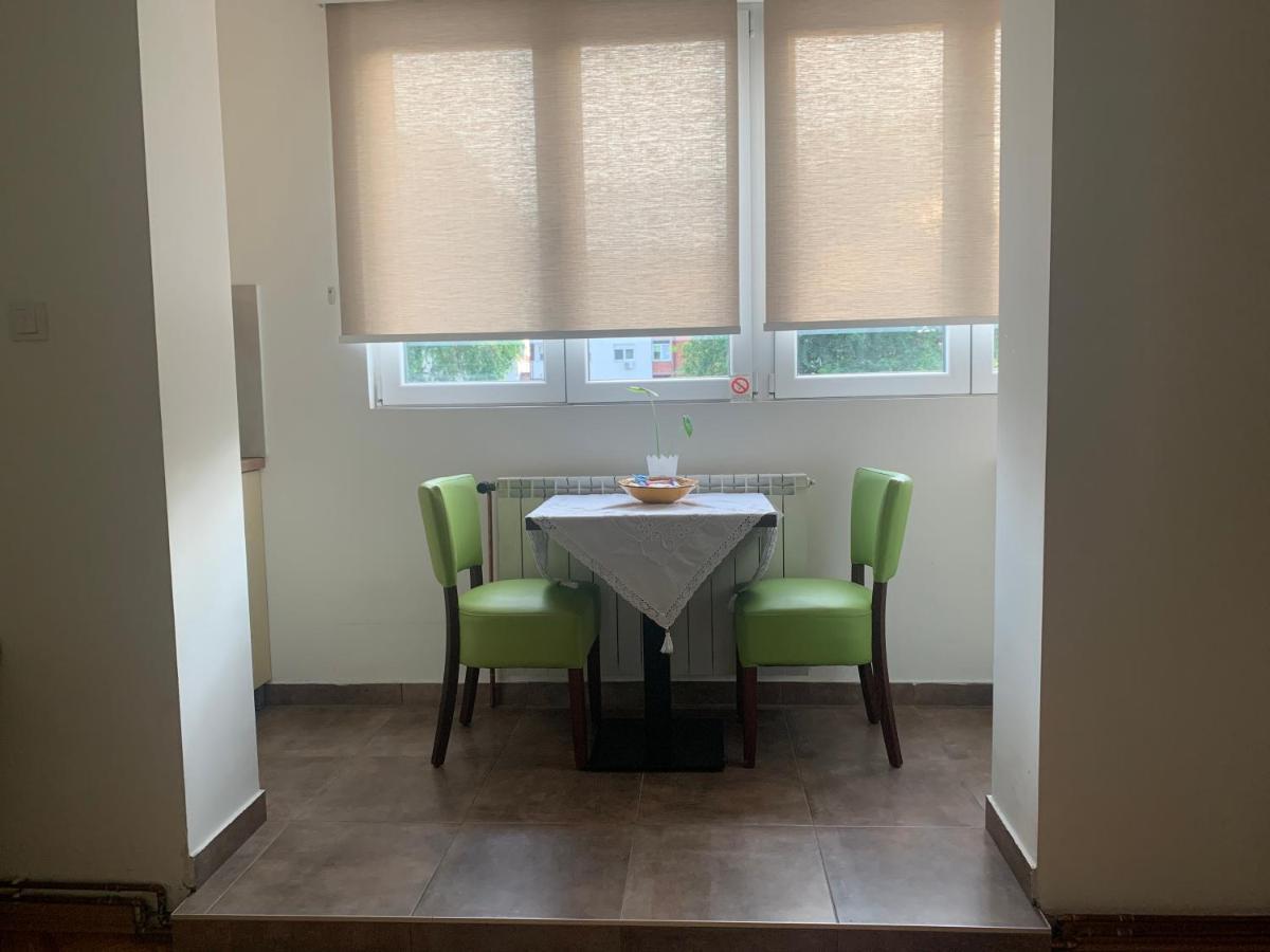 Apartman Fuerte 2 Belgrado Buitenkant foto